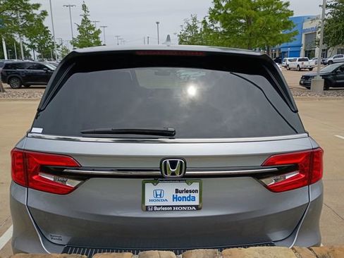 Used 2023 Honda Odyssey Touring image 2