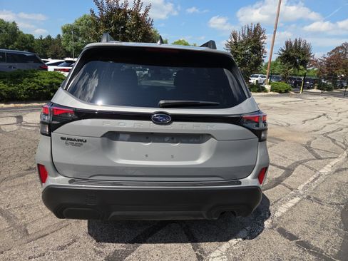 Certified 2025 Subaru Forester Premium AWD/4WD image 8