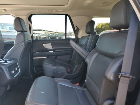 Used 2025 Ford Expedition Active image 20