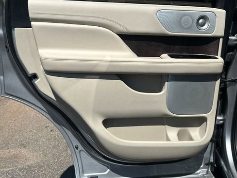 Certified 2021 Lincoln Navigator Reserve w/ Luxury Package AWD/4WD image 23