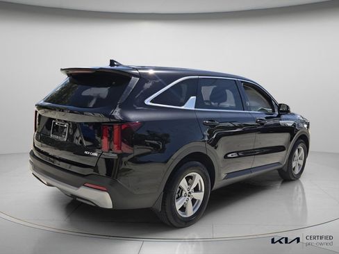 Certified 2026 Kia Sorento LX FWD image 7
