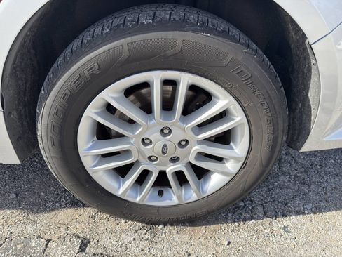 Used 2013 Ford Flex SEL FWD image 16