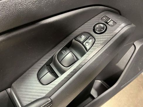 Used 2025 Nissan Altima 2.5 SV image 17