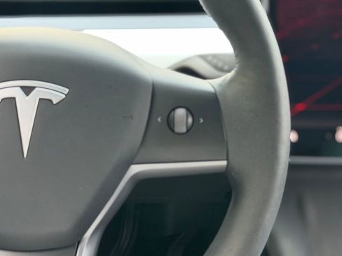 Used 2022 Tesla Model Y Long Range image 42