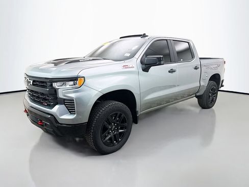 Used 2025 Chevrolet Silverado 1500 LT Trail Boss w/ Convenience Package II AWD/4WD image 3