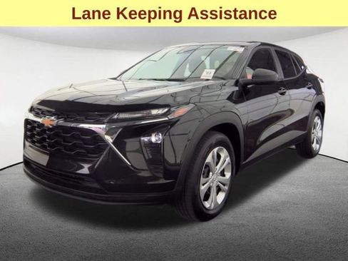 Used 2025 Chevrolet Trax LS FWD image 4