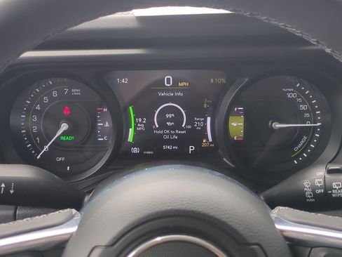 Used 2025 Jeep Wrangler Unlimited Sahara image 28