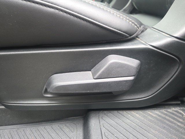 Used 2023 Ford Explorer XLT w/ Equipment Group 202A AWD/4WD image 18