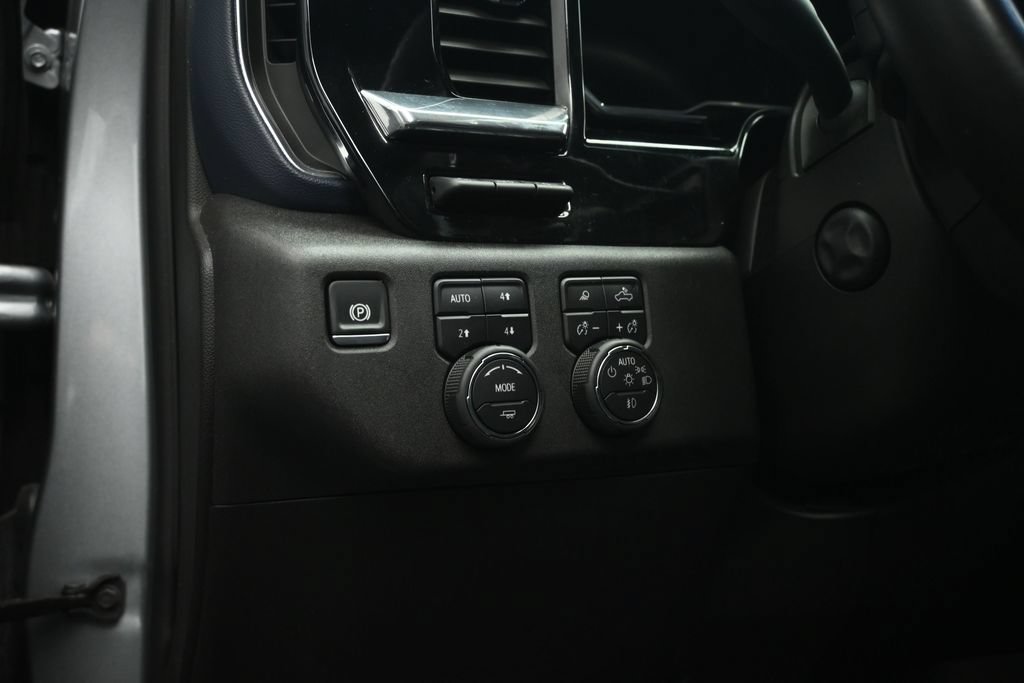 Used 2025 Chevrolet Silverado 1500 High Country w/ Technology Package AWD/4WD image 56