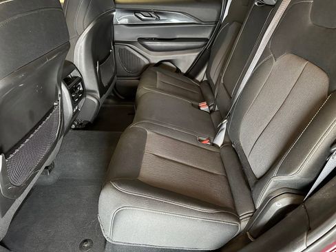 Used 2023 Jeep Grand Cherokee Laredo w/ Luxury Tech Group I AWD/4WD image 21