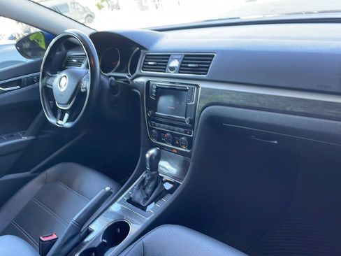 Used 2017 Volkswagen Passat 1.8T SE FWD image 10