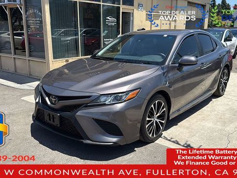 Used 2018 Toyota Camry SE FWD image 13