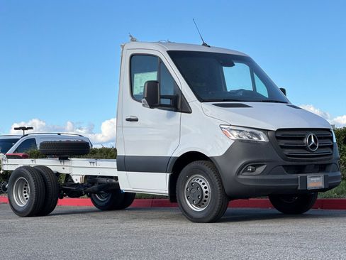 New 2024 Mercedes-Benz Sprinter 4500 image 9