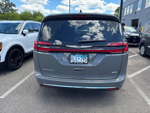 Used 2023 Chrysler Pacifica Touring-L w/ Uconnect Theater Family Group AWD/4WD image 13