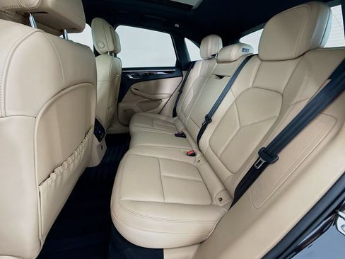 Used 2025 Porsche Macan AWD/4WD image 24