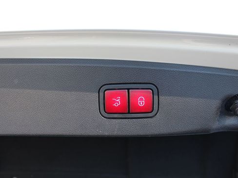 Used 2016 Mercedes-Benz E 350 Sport image 35