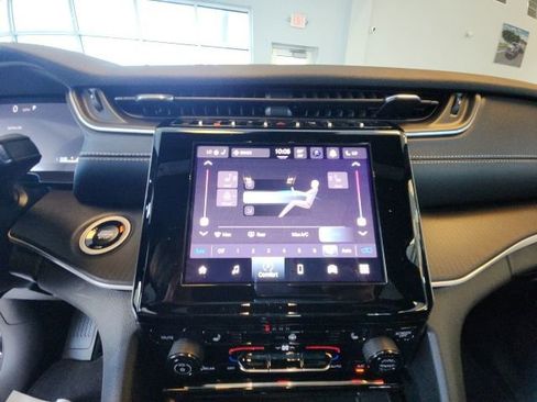 New 2025 Jeep Grand Cherokee Altitude image 43