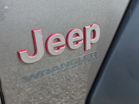 Used 2021 Jeep Wrangler Unlimited Rubicon w/ LED Lighting Group AWD/4WD image 9