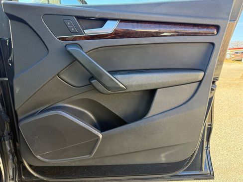 Used 2018 Audi Q5 2.0T Premium Plus w/ Premium Plus Package image 37