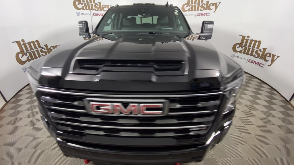 Used 2024 GMC Sierra 2500 AT4 w/ Technology Package AWD/4WD image 3
