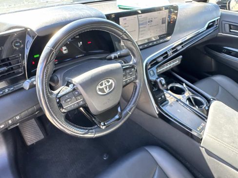 Used 2022 Toyota Mirai image 7