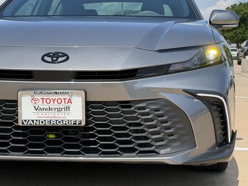 Used 2025 Toyota Camry SE w/ Convenience Package FWD image 9