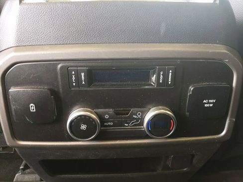 Used 2020 Ford Expedition XLT w/ Equipment Group 202A AWD/4WD image 17