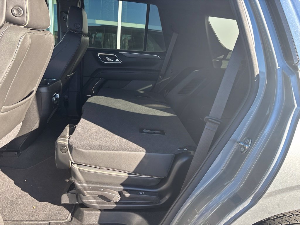 Used 2024 GMC Yukon SLT w/ SLT Luxury Package AWD/4WD image 9