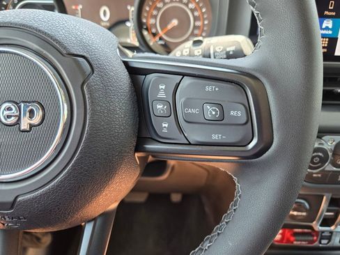 Certified 2025 Jeep Wrangler Unlimited Rubicon w/ Convenience Group AWD/4WD image 31