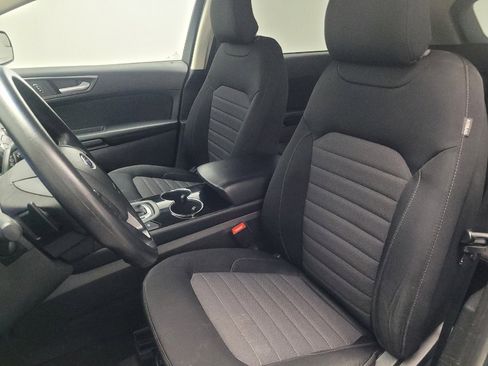 Used 2018 Ford Edge SE image 17