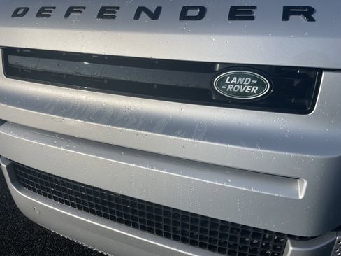 Used 2023 Land Rover Defender 110 S image 34