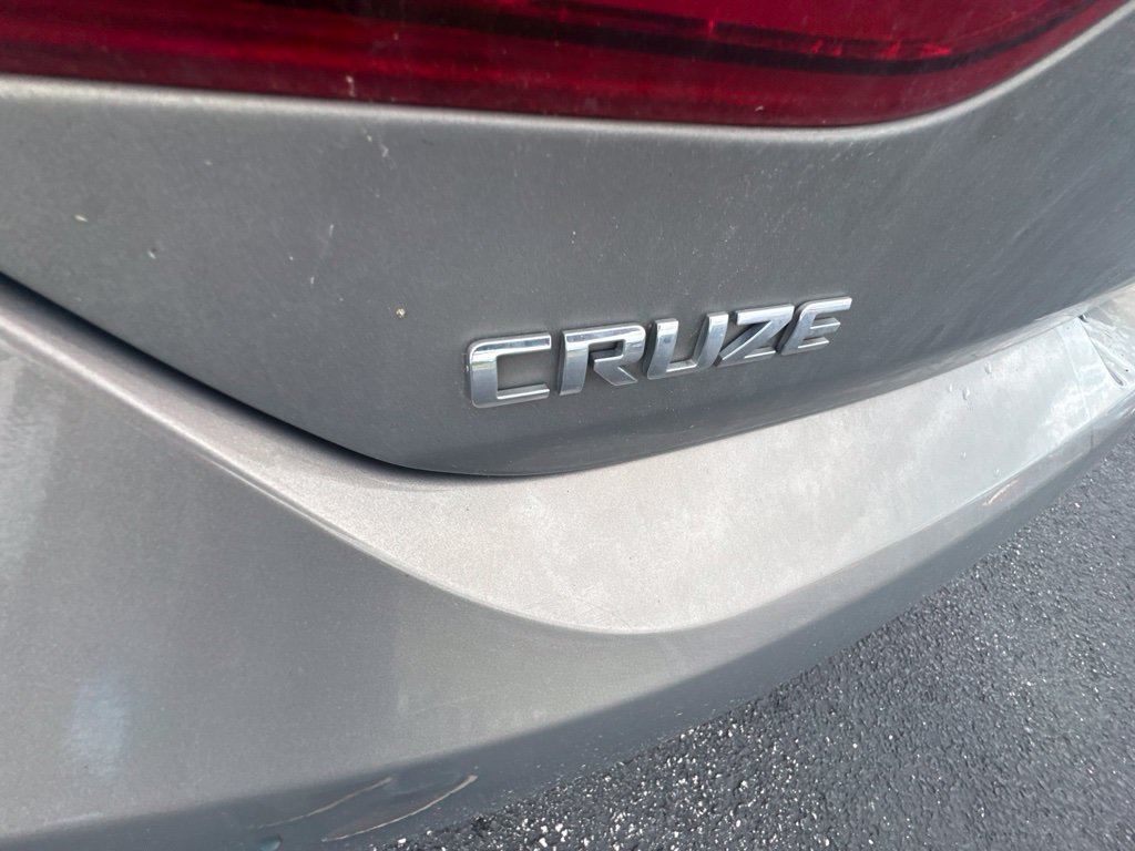 Used 2017 Chevrolet Cruze LT FWD image 25