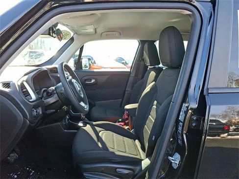 Certified 2021 Jeep Renegade Latitude image 11