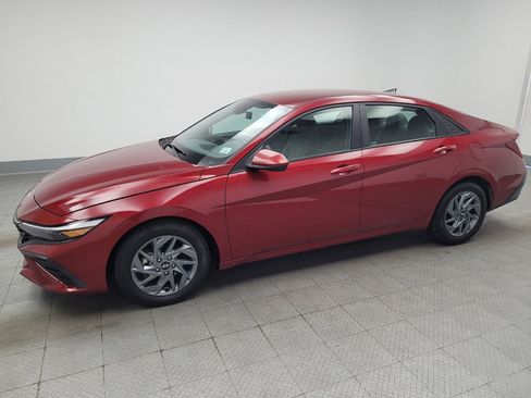 Used 2024 Hyundai Elantra SEL FWD image 2