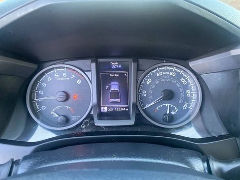 Used 2017 Toyota Tacoma TRD Sport image 13