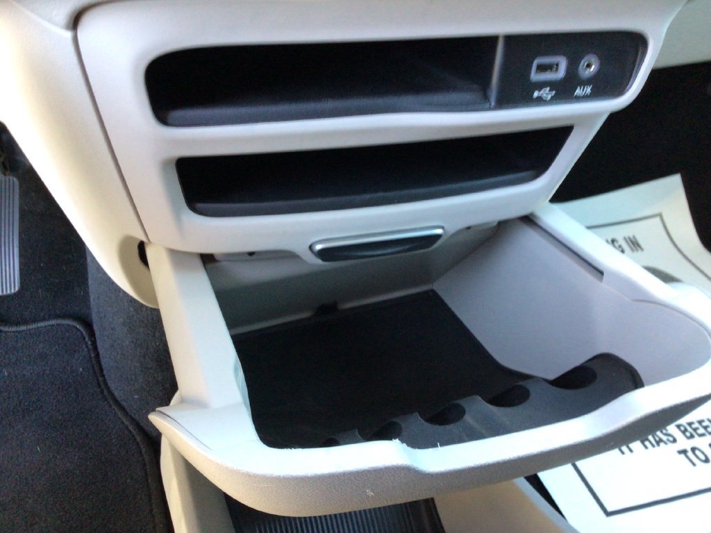 Used 2020 Chrysler Pacifica Touring-L FWD image 32