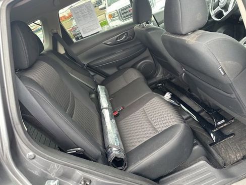 Used 2018 Nissan Rogue SV image 11