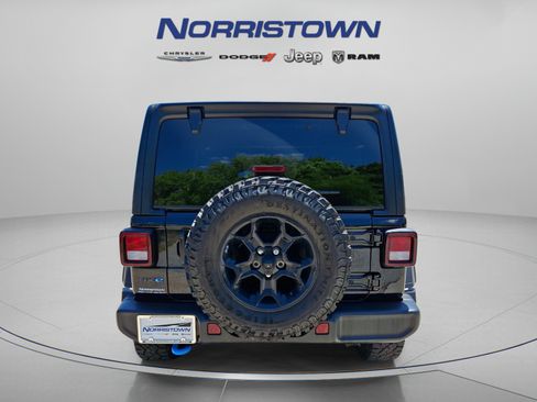 Used 2023 Jeep Wrangler Unlimited w/ Cold Weather Group AWD/4WD image 5