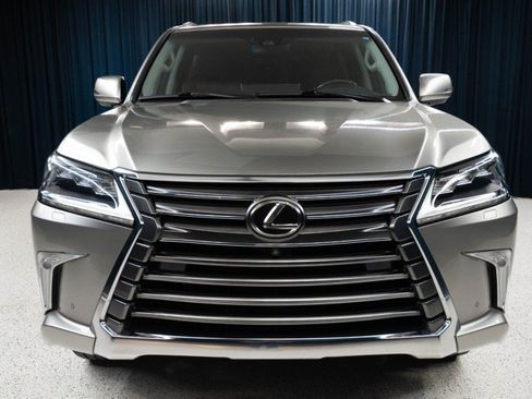 Used 2019 Lexus LX 570 4WD w/ Luxury Package image 2