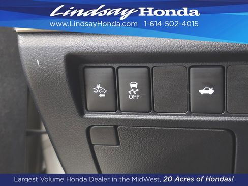 Used 2017 Toyota Avalon XLE image 16