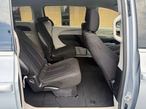 Used 2023 Chrysler Voyager LX FWD image 22