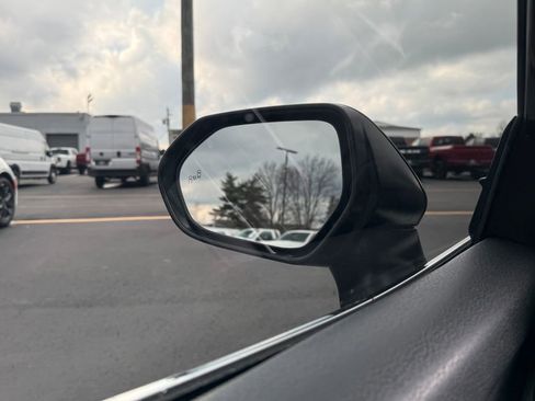 Used 2020 Toyota Camry XLE image 18