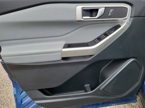 Used 2022 Ford Explorer XLT w/ Equipment Group 202A image 17