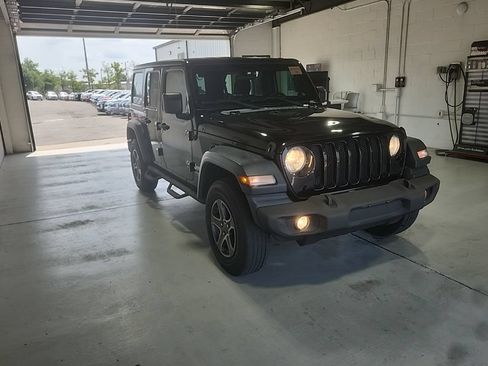 Used 2018 Jeep Wrangler Unlimited Sport S AWD/4WD image 2