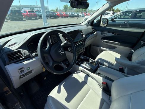 Used 2022 Honda Pilot Touring image 9