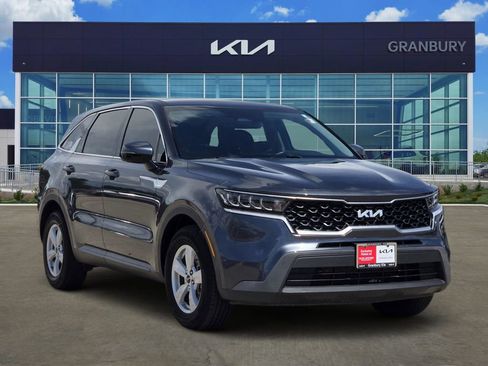 Used 2023 Kia Sorento LX FWD image 3