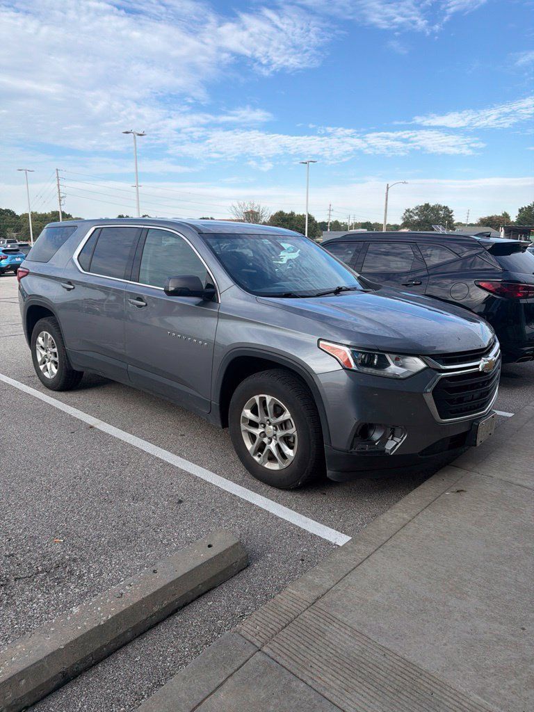 Used 2020 Chevrolet Traverse LS FWD image 2