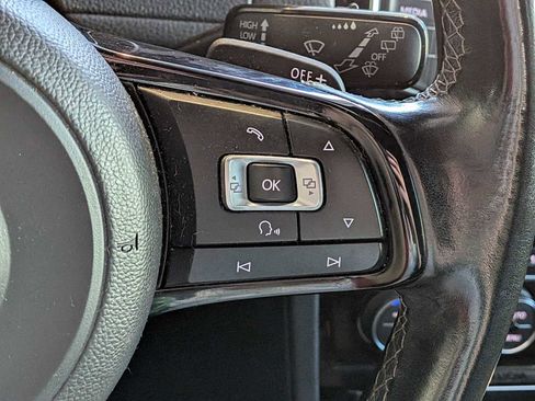 Used 2015 Volkswagen Golf R 4-Door image 22