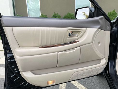 Used 2000 Toyota Avalon XLS image 10