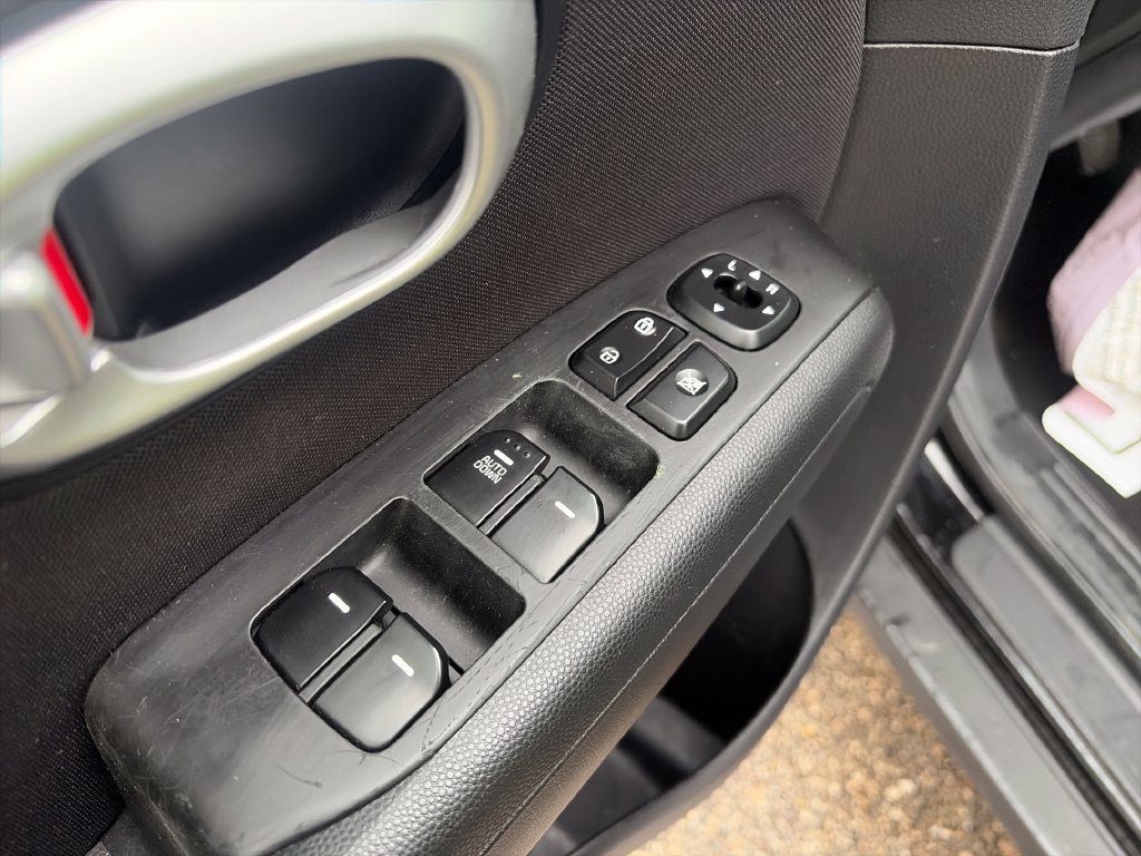 Used 2016 Kia Soul FWD image 14